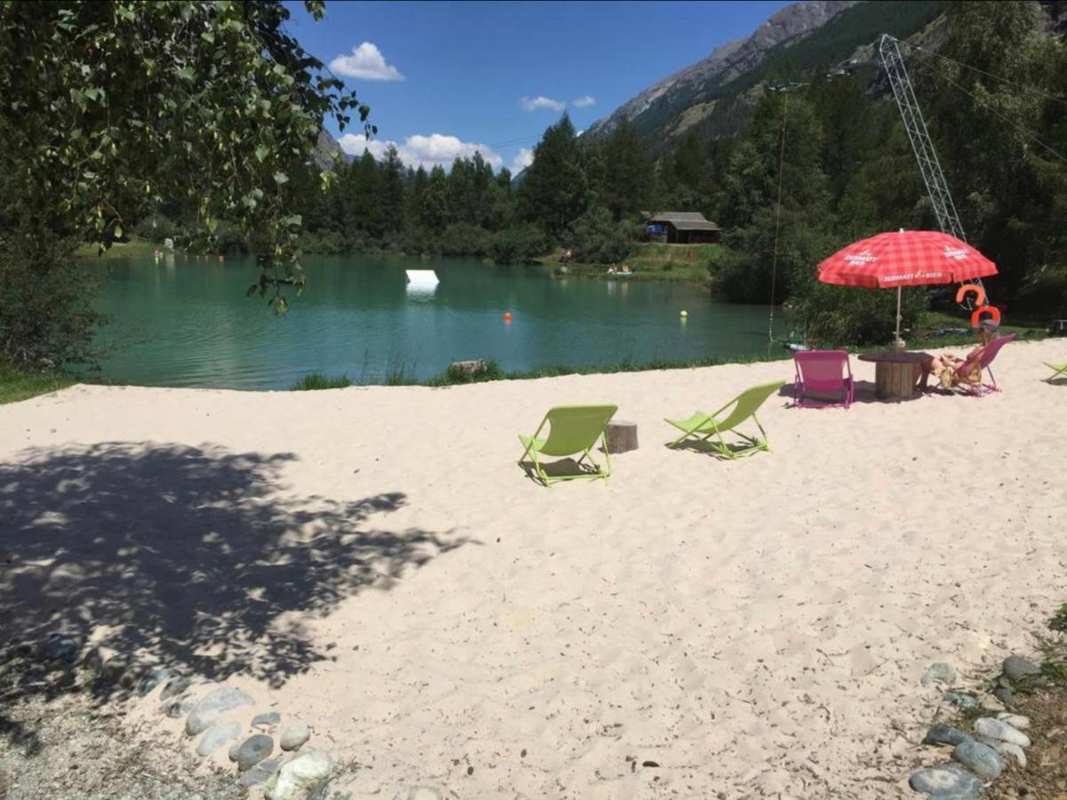 Moderne Dachwohnung Nähe Zermatt mit Balkon Täsch Exterior foto