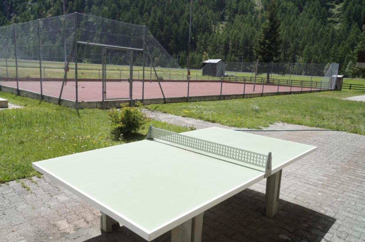 Moderne Dachwohnung Nähe Zermatt mit Balkon Täsch Exterior foto