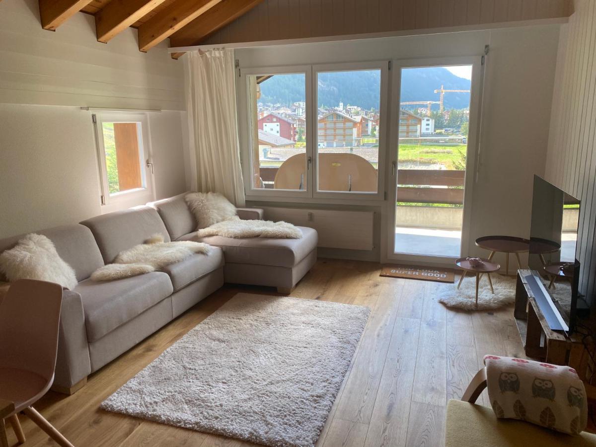 Moderne Dachwohnung Nähe Zermatt mit Balkon Täsch Exterior foto