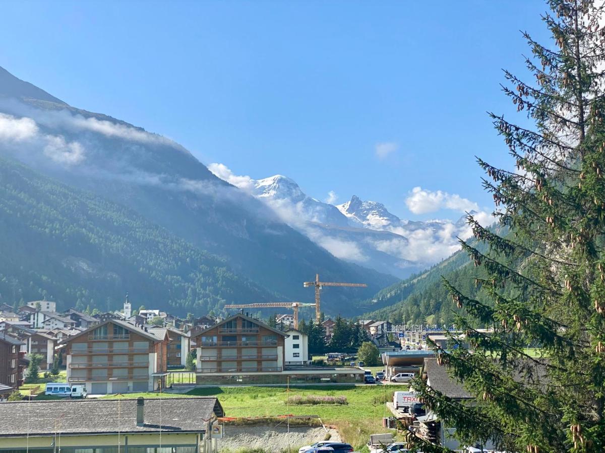 Moderne Dachwohnung Nähe Zermatt mit Balkon Täsch Exterior foto