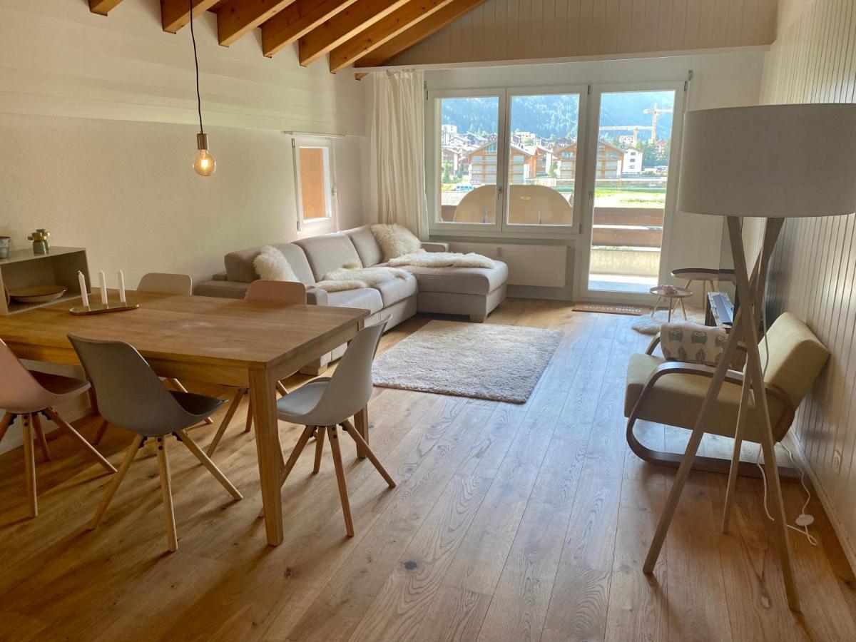Moderne Dachwohnung Nähe Zermatt mit Balkon Täsch Exterior foto