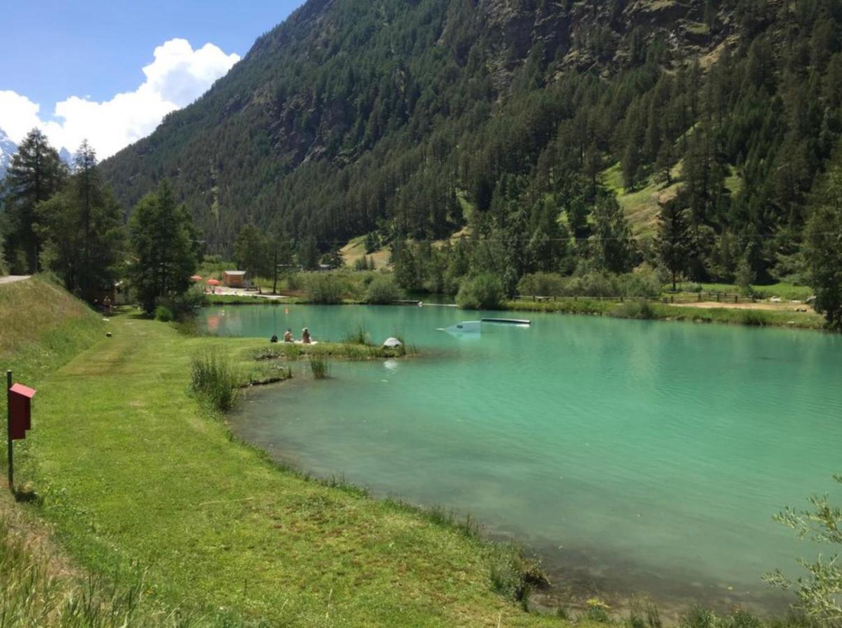 Moderne Dachwohnung Nähe Zermatt mit Balkon Täsch Exterior foto